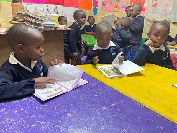 primary school kids reading in the library